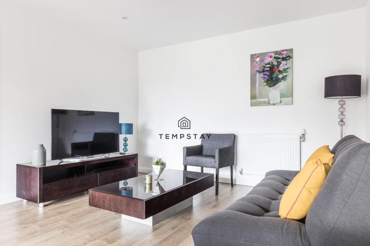 Modern Private Apartment -Balcony-Tube Station Londres Exterior foto